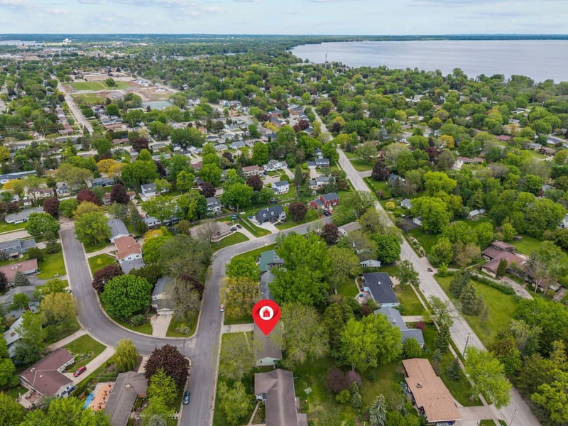 1066 Reed St, Neenah, WI 54956-4135