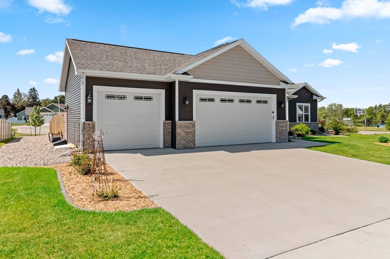 606 3rd St, Shawano, WI 54166