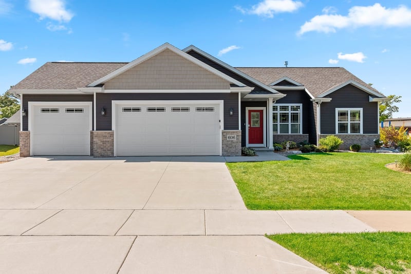 606 3rd St, Shawano, WI 54166