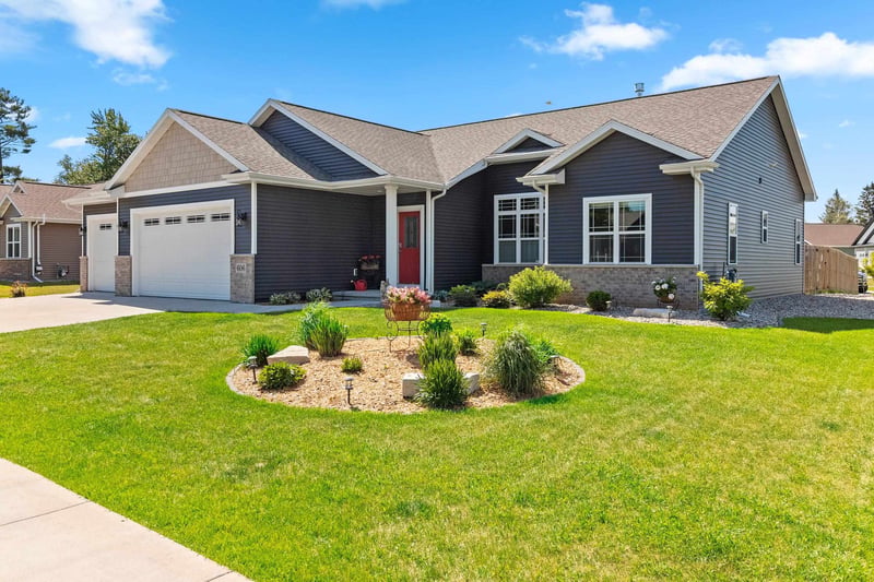 606 3rd St, Shawano, WI 54166