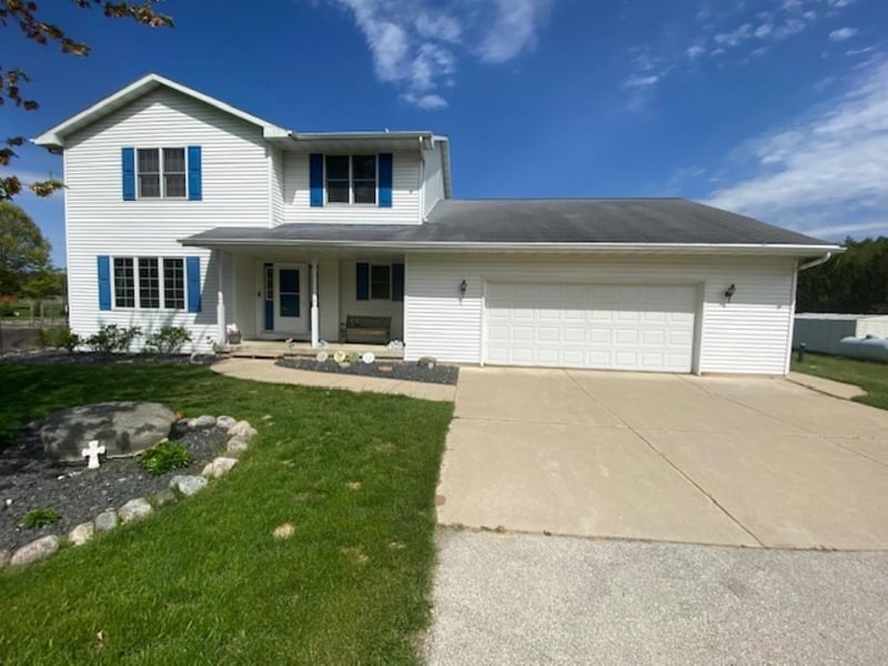 4894 Sandburr Trl, Suamico, WI 54173