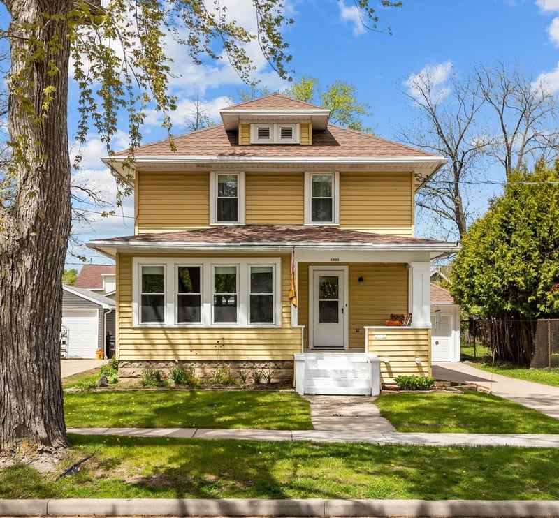1028 Summer St, Appleton, WI 54914