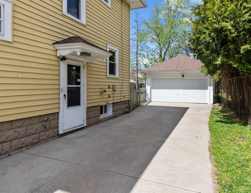 1028 Summer St, Appleton, WI 54914