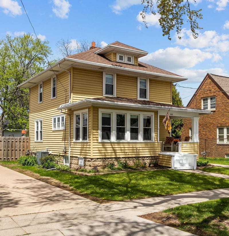 1028 Summer St, Appleton, WI 54914