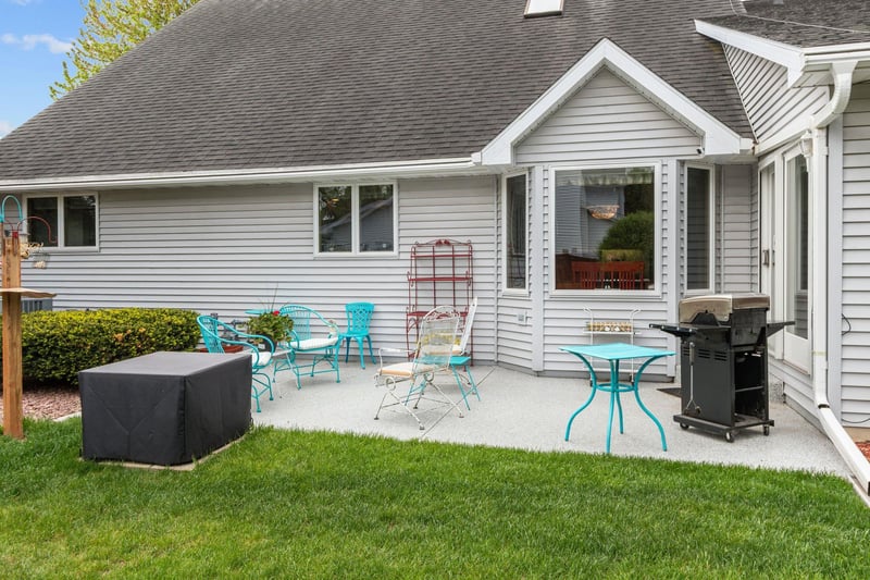 130 Hilltop Dr, Neenah, WI 54956-3516