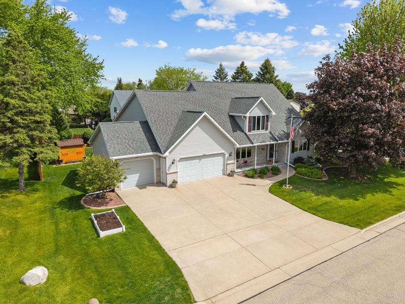 130 Hilltop Dr, Neenah, WI 54956-3516