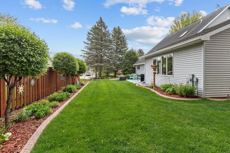 130 Hilltop Dr, Neenah, WI 54956-3516