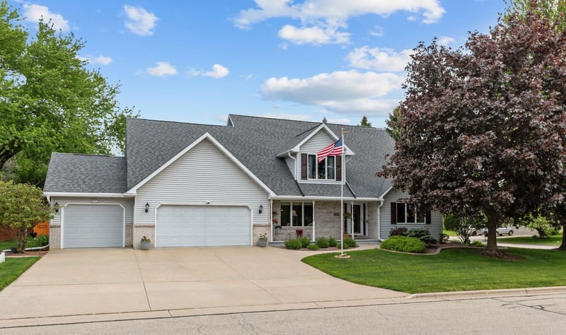 130 Hilltop Dr, Neenah, WI 54956-3516