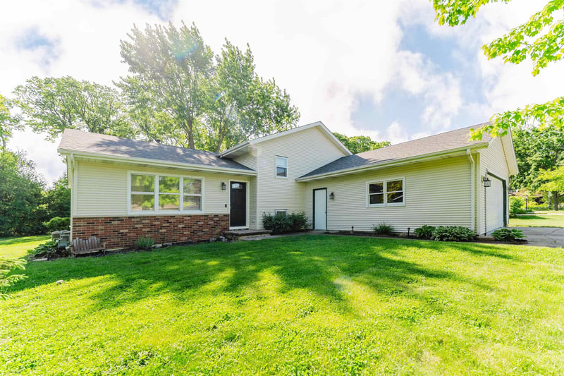 992 Honey Creek Rd, Oshkosh, WI 54904