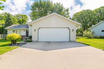 992 Honey Creek Rd, Oshkosh, WI 54904
