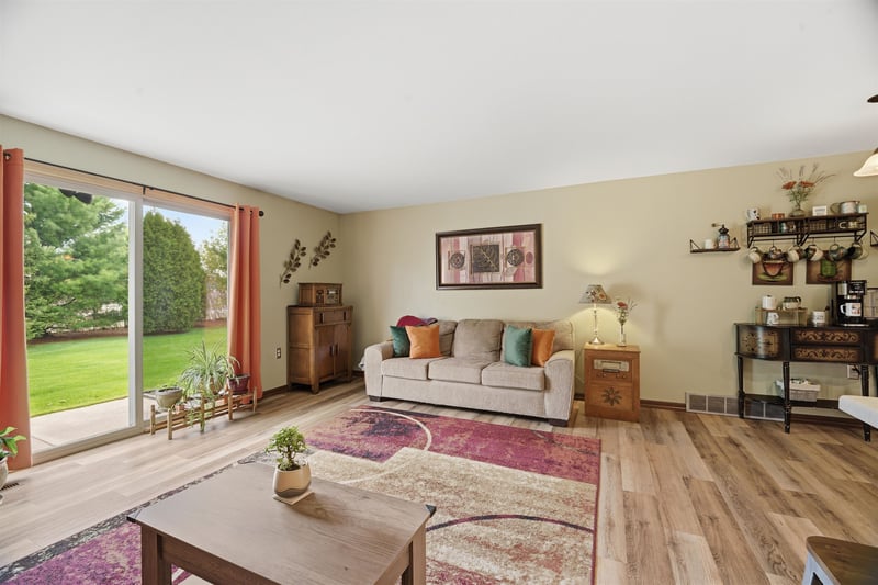 1300 Alpine Dr, Green Bay, WI 54311