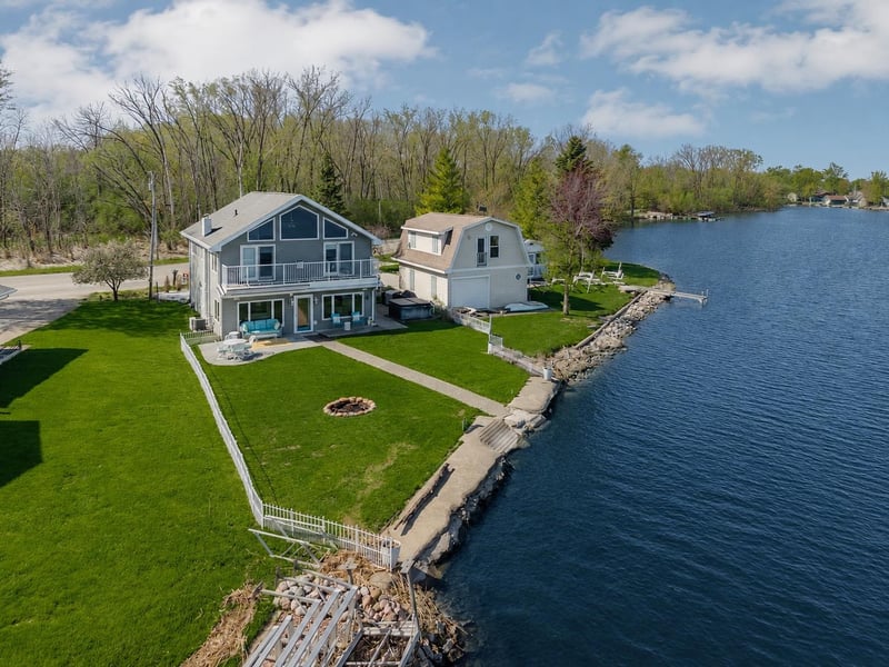 2210 Westwind Rd, Oshkosh, WI 54904-1040
