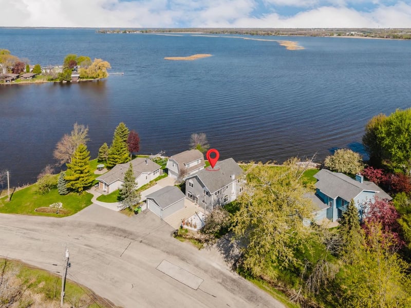 2210 Westwind Rd, Oshkosh, WI 54904-1040