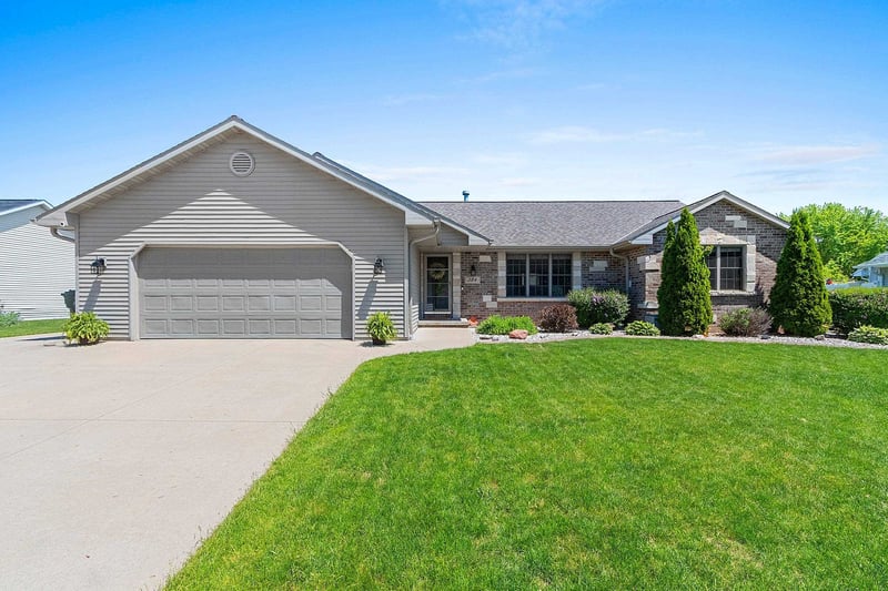 384 Southern Star Ln, De Pere, WI 54115-9376