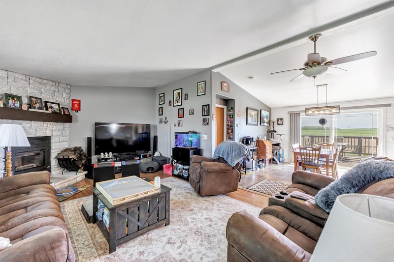 6141 Morrison Rd, De Pere, WI 54115-8754