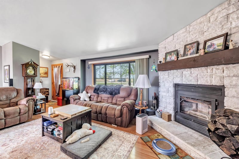 6141 Morrison Rd, De Pere, WI 54115-8754
