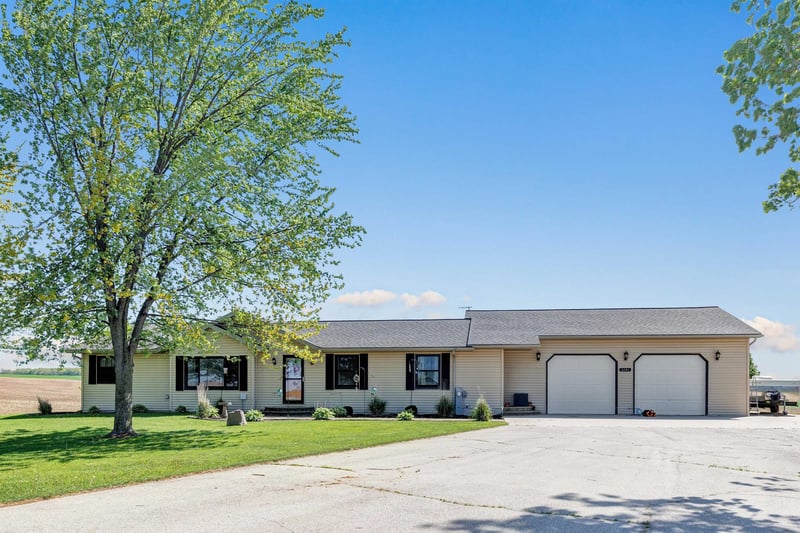 6141 Morrison Rd, De Pere, WI 54115-8754