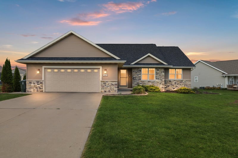 2288 Glen Meadows Cir, De Pere, WI 54115