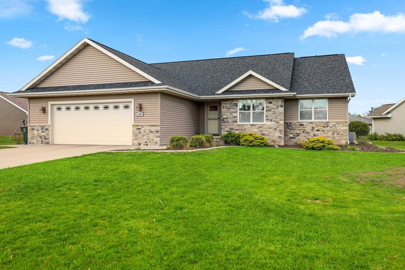2288 Glen Meadows Cir, De Pere, WI 54115
