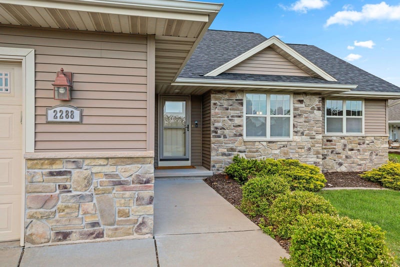 2288 Glen Meadows Cir, De Pere, WI 54115