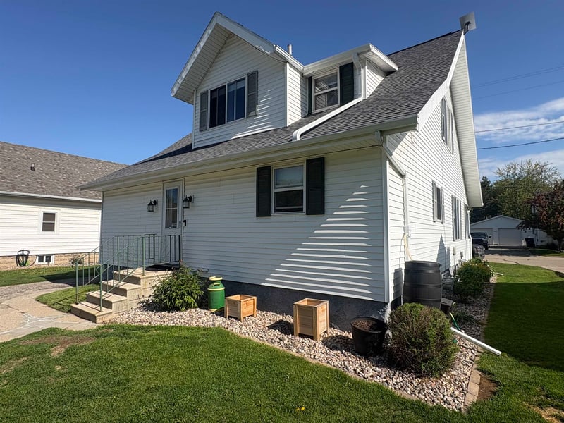 106 State St, Bonduel, WI 54107