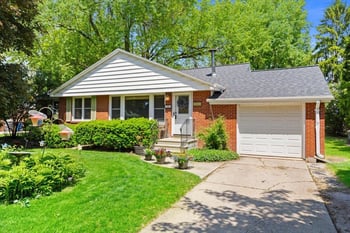 151 Briar Ln, Green Bay, WI 54301-1275