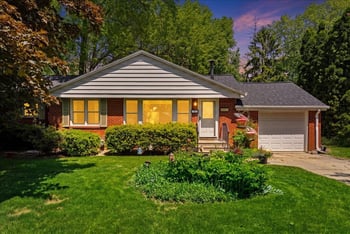 151 Briar Ln, Green Bay, WI 54301-1275