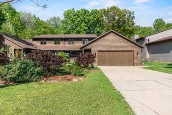 921 Divot Pl, Green Bay, WI 54313