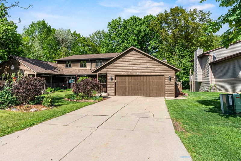 921 Divot Pl, Green Bay, WI 54313
