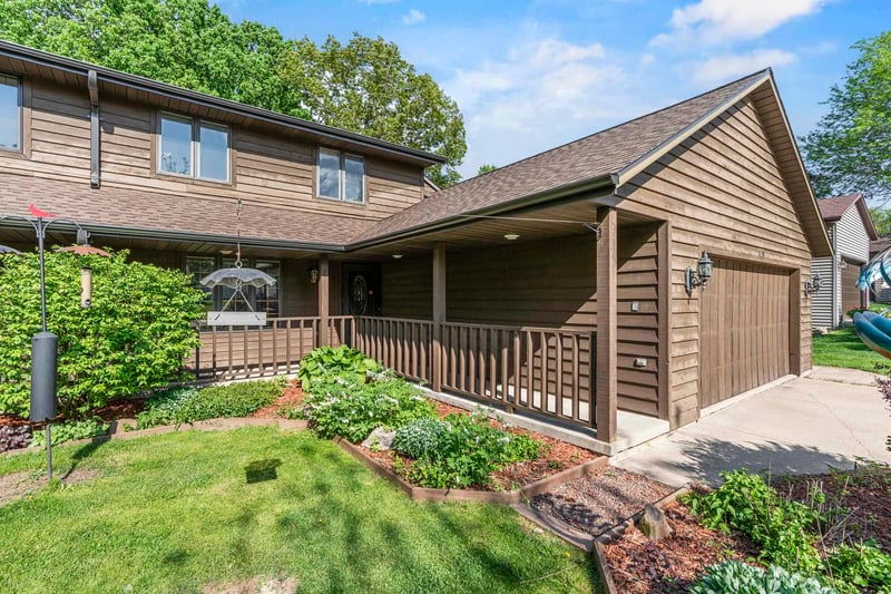 921 Divot Pl, Green Bay, WI 54313