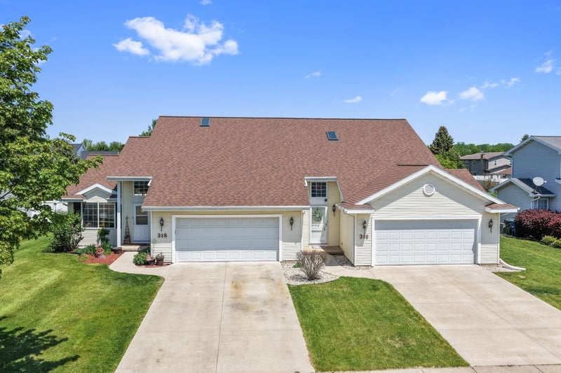 316 Desplaine Rd, De Pere, WI 54115-3749