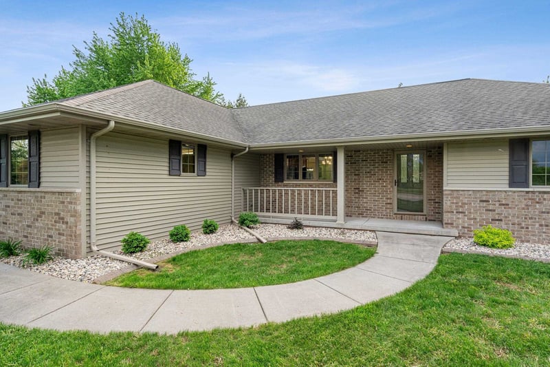 1112 Lake Park Rd, Menasha, WI 54952-8836