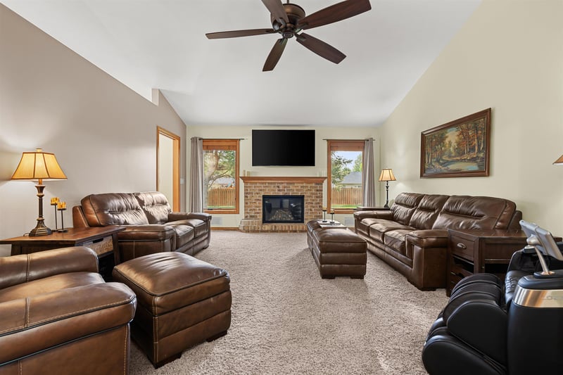 1112 Lake Park Rd, Menasha, WI 54952-8836