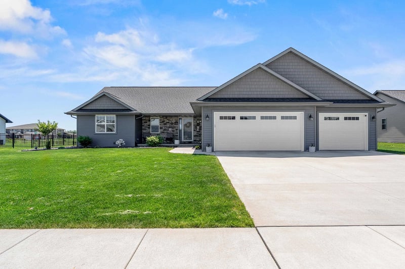 2532 Kilrush Rd, De Pere, WI 54115