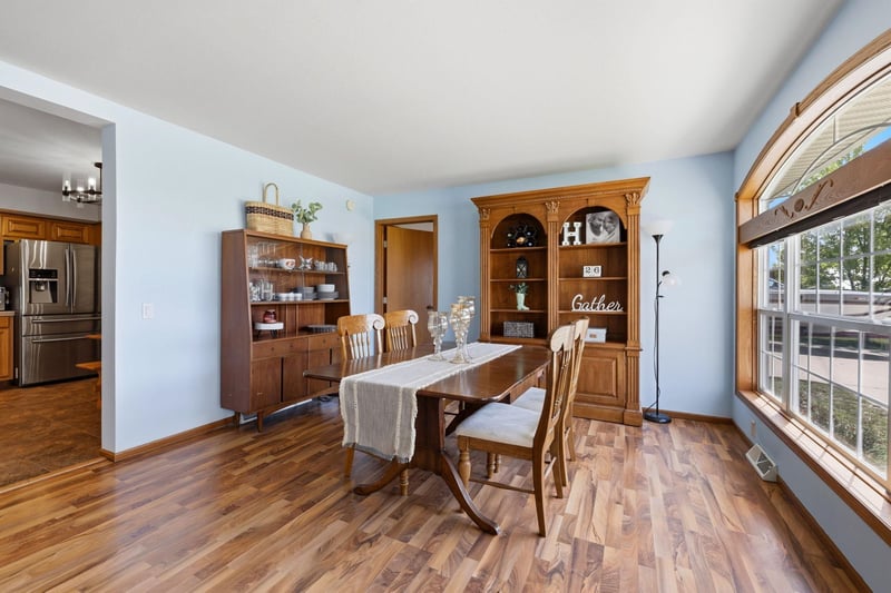 601 Country Breeze Ln, Black Creek, WI 54106