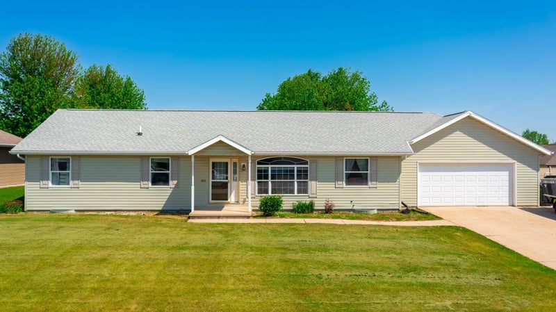 601 Country Breeze Ln, Black Creek, WI 54106