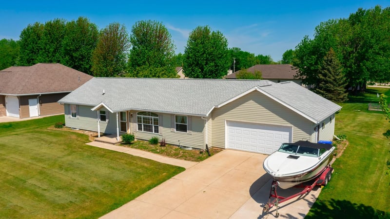 601 Country Breeze Ln, Black Creek, WI 54106