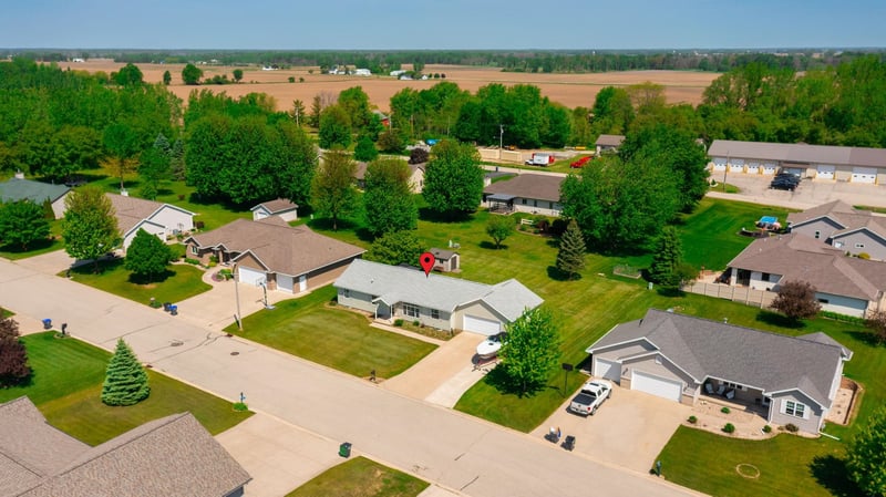 601 Country Breeze Ln, Black Creek, WI 54106