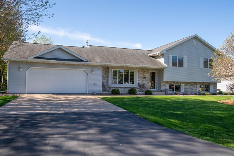 3453 Charlie Anna Dr, Oshkosh, WI 54904