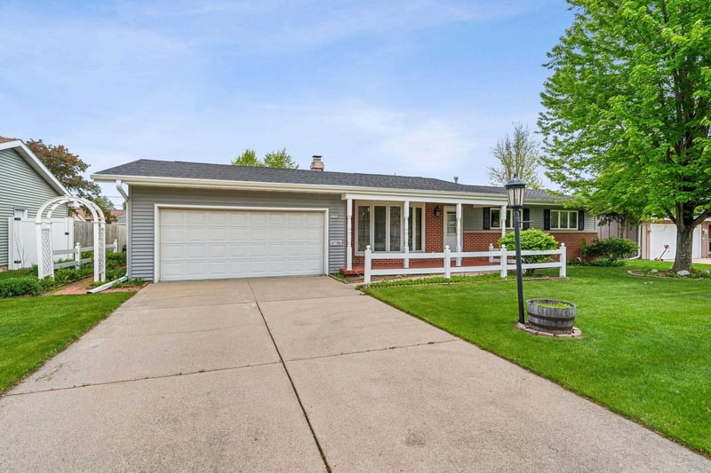 1756 Southland Ave, Oshkosh, WI 54902