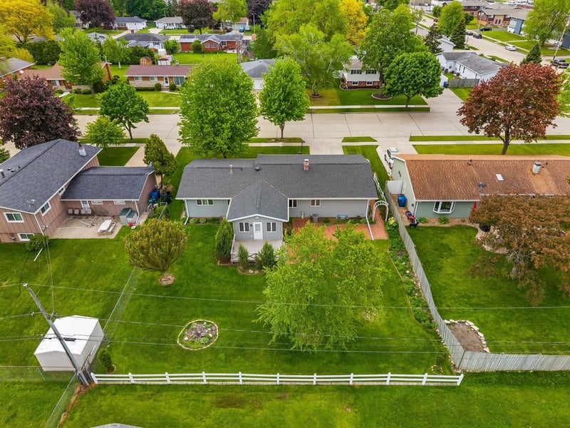 1756 Southland Ave, Oshkosh, WI 54902