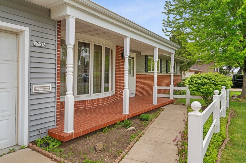 1756 Southland Ave, Oshkosh, WI 54902