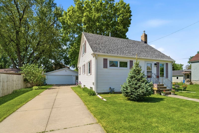 1341 Otter Ave, Oshkosh, WI 54901-5452