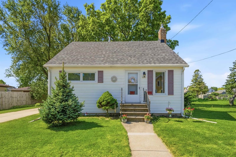 1341 Otter Ave, Oshkosh, WI 54901-5452