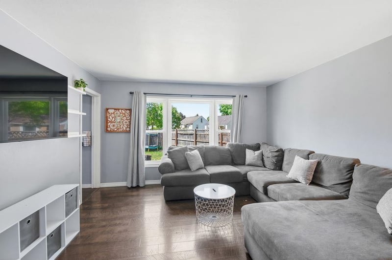 1011 Holzer St, Green Bay, WI 54303-3837