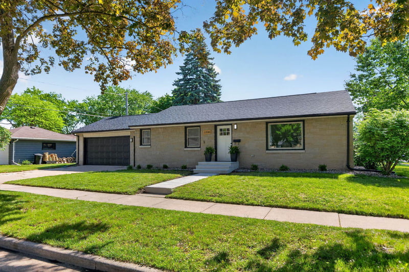 2206 Mcdonald St, Appleton, WI 54911