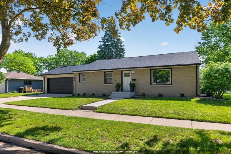 2206 Mcdonald St, Appleton, WI 54911
