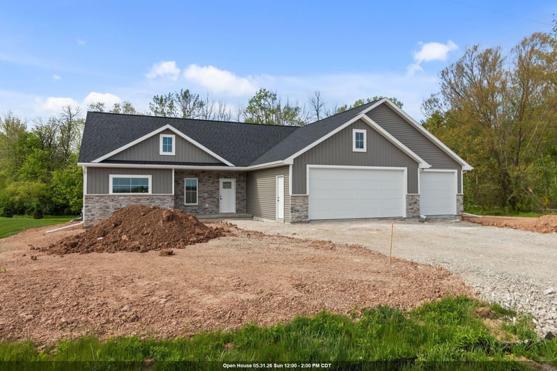 W5995 Woodland Rd, Menasha, WI 54952