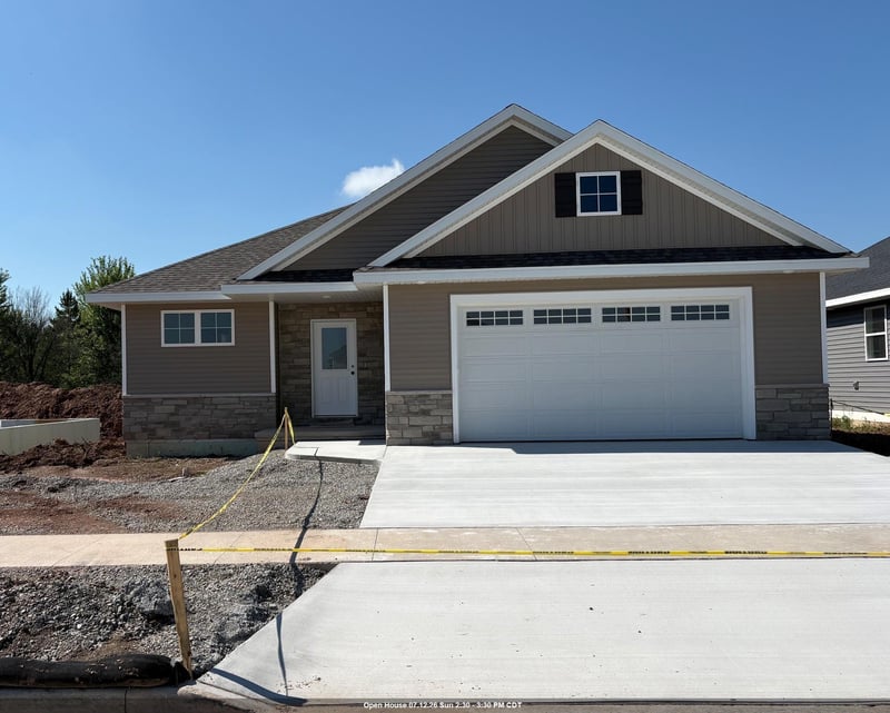 2105 Golden Gate Dr, Appleton, WI 54913