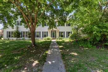 1498 Parkway Dr, Green Bay, WI 54304